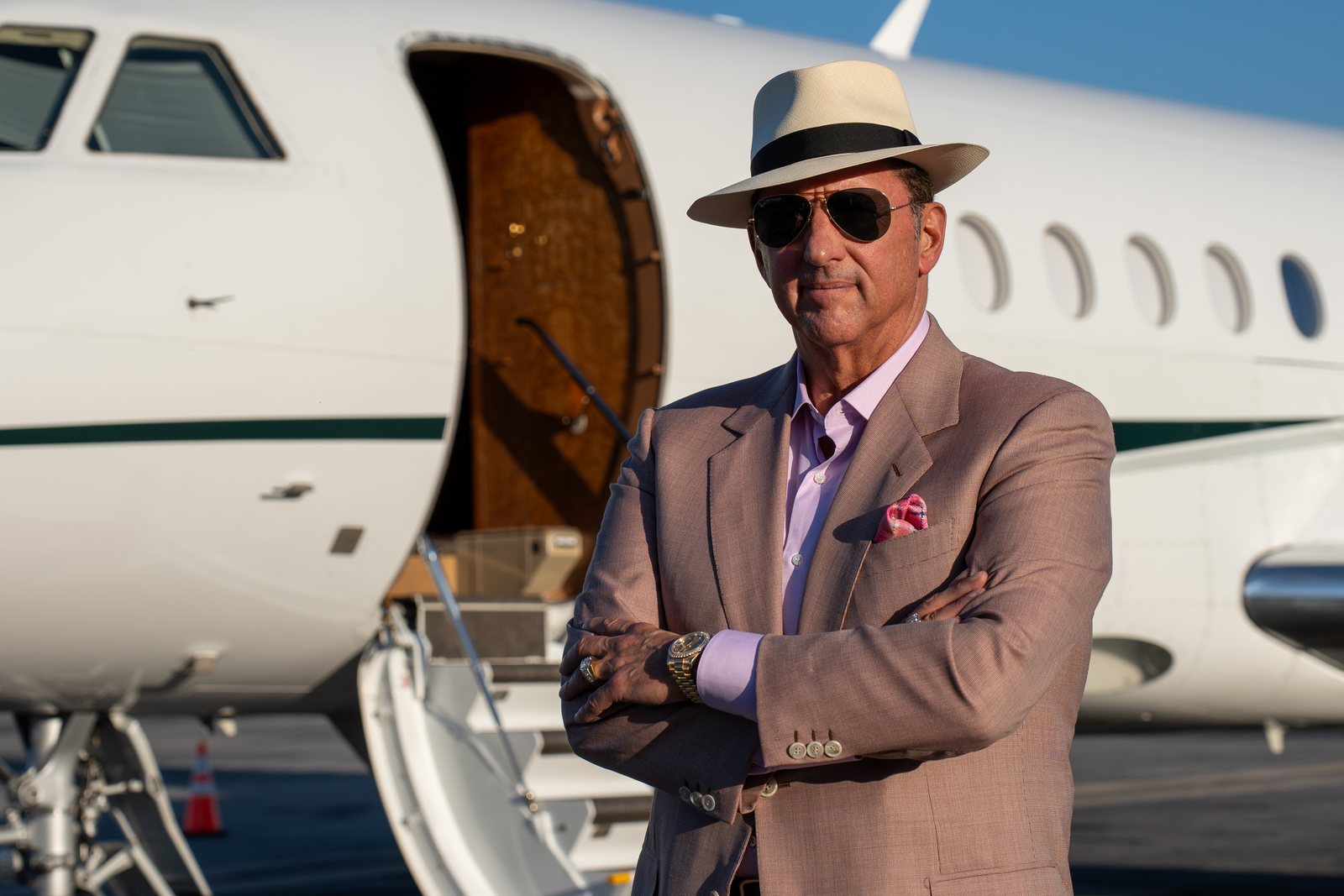 Kevin Trudeau in front of his private jet